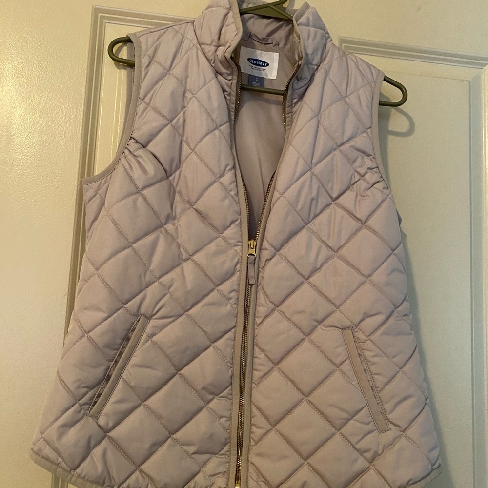 Light tan/beige zipper vest